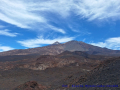 Na pierwszym planie widać wulkan Pico Viejo na drugim Pico del Teide.